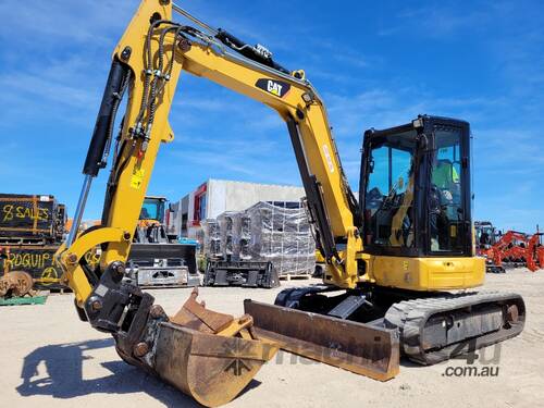 2018 CAT 305E2 CR 5T EXCAVATOR WITH TILT HITCH AND FULL SET ATTACHMENTS