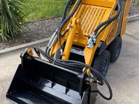 NEW UHI U20 750mm wide  MINI SKID LOADER WITH 4 IN 1 BUCKET (WA ONLY) - picture0' - Click to enlarge