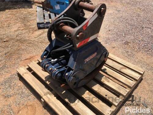 Intermercato TG25 Grappler attachment 4 Ton Near New Condition Excavator Quick Hitch Coupling