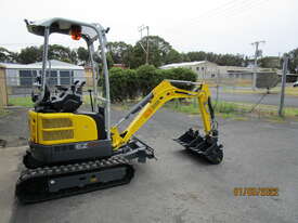 EZ17  EXCAVATOR with HYDRAULIC QUICK HITCH - picture0' - Click to enlarge
