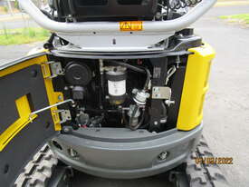 EZ17  EXCAVATOR with HYDRAULIC QUICK HITCH - picture1' - Click to enlarge