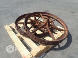 2 X VINTAGE METAL TRACTOR WHEELS - picture0' - Click to enlarge