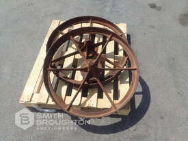 2 X VINTAGE METAL TRACTOR WHEELS - picture0' - Click to enlarge