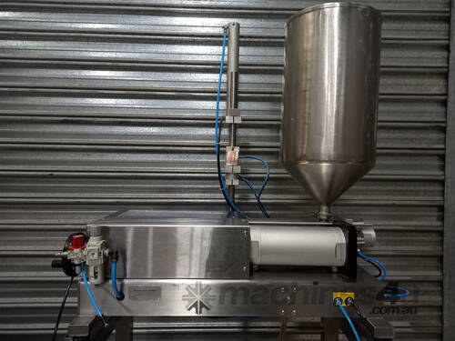 Asset AV3 single head liquid filling machine with conveyor and multiple accessories