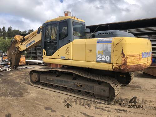 Komatsu 220 with genesis scrap metal shear