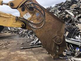 Komatsu 220 with genesis scrap metal shear - picture2' - Click to enlarge