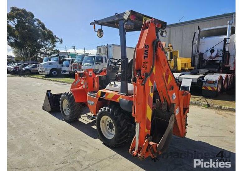 Used 2002 Kubota R420 Backhoe Loader in , Listed on Machines4u