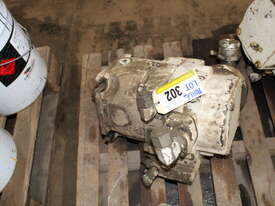 GD5000 HYDRAULIC MAIN PUMP - picture0' - Click to enlarge