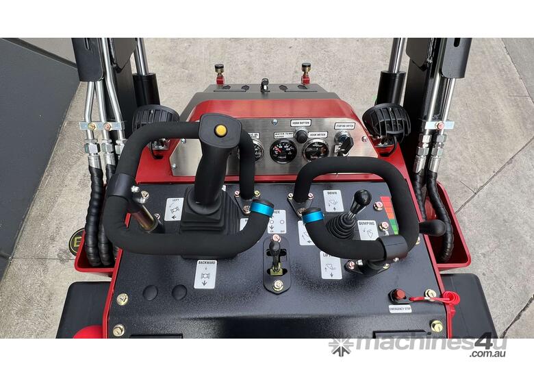 caption 30hp T40 Skid Steer Loader with Hansa Pump, 4in1 Bucket