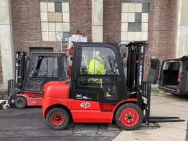 EFL352 Li-ion Forklift Truck 3.5T - picture2' - Click to enlarge