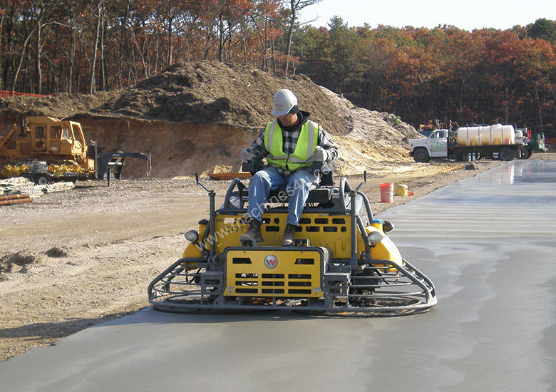 caption Wacker Neuson CRT 48-35L-PS Ride-On Trowel