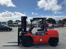 Toyota 02-7FGA50 Counter Balance Forklift - picture2' - Click to enlarge