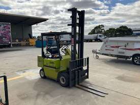 Clark GPM20SN Counter Balance Forklift - picture0' - Click to enlarge