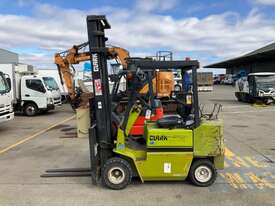 Clark GPM20SN Counter Balance Forklift - picture2' - Click to enlarge