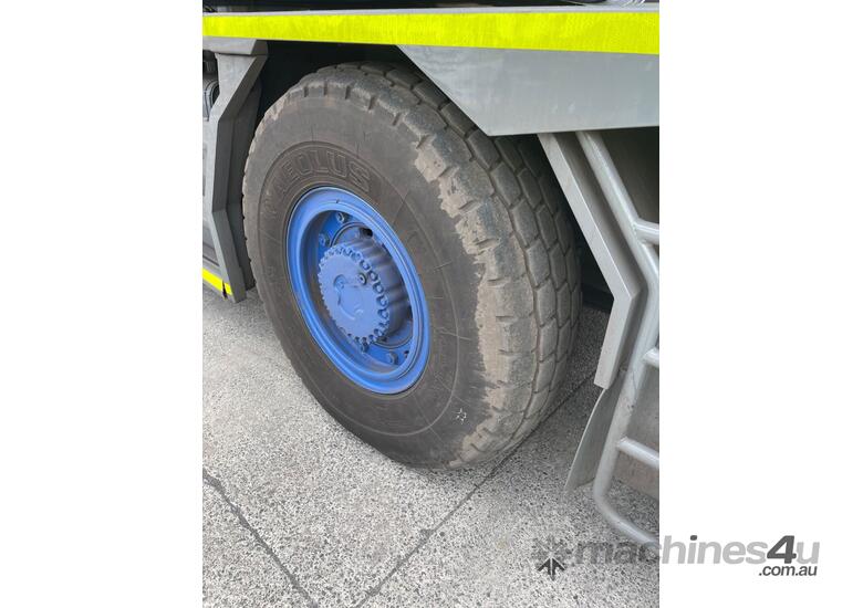 2006 Kato KR-25H-V6 City Crane