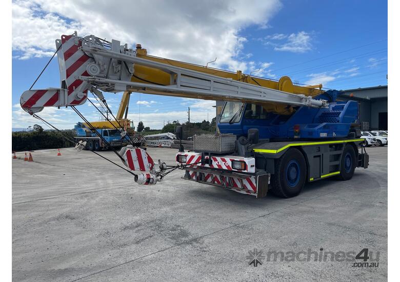 2006 Kato KR-25H-V6 City Crane