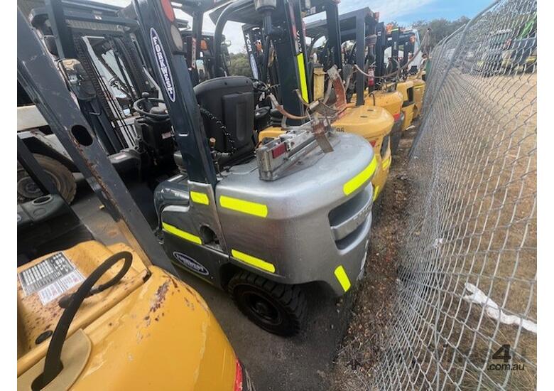 Nissan P1FA2 LPG Forklift