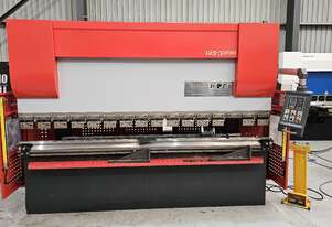 USED | 125T 3.2m 2 Axis Machtech NC Series Pressbrake