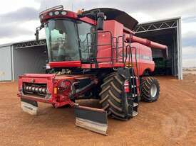 Case IH 8230 w/ 2152 40ft Draper - picture2' - Click to enlarge