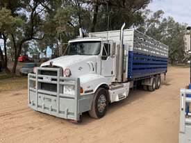 2005 Kenworth T404 Livestock Transporter - picture1' - Click to enlarge
