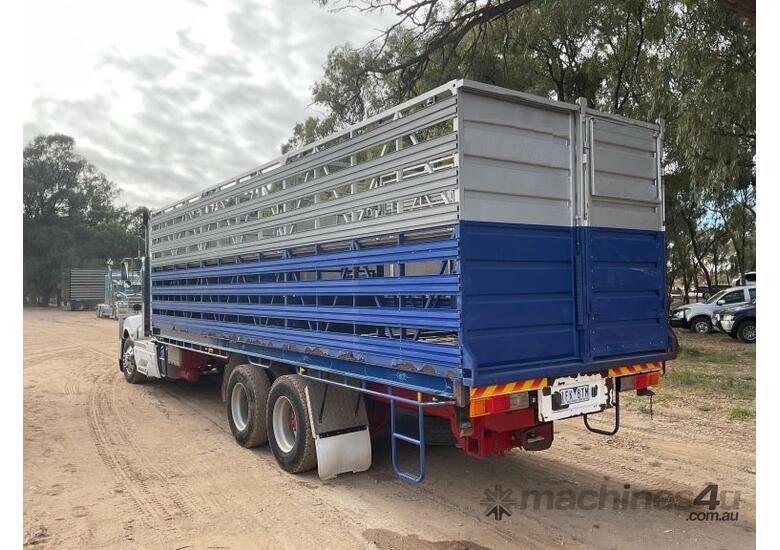 caption 2005 Kenworth T404 Livestock Transporter