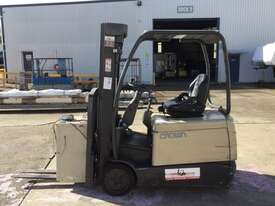 Crown Counter Balance Forklift - picture2' - Click to enlarge