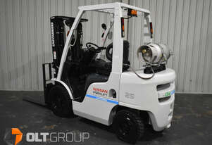 Unicarriers Nissan 2.5 Tonne LPG Forklift 4300mm Container Mast 2017 Series