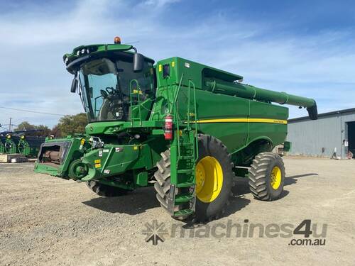 caption 2016 John Deere S680 Combines