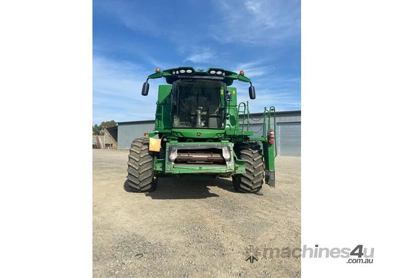 caption 2016 John Deere S680 Combines