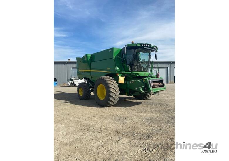 caption 2016 John Deere S680 Combines
