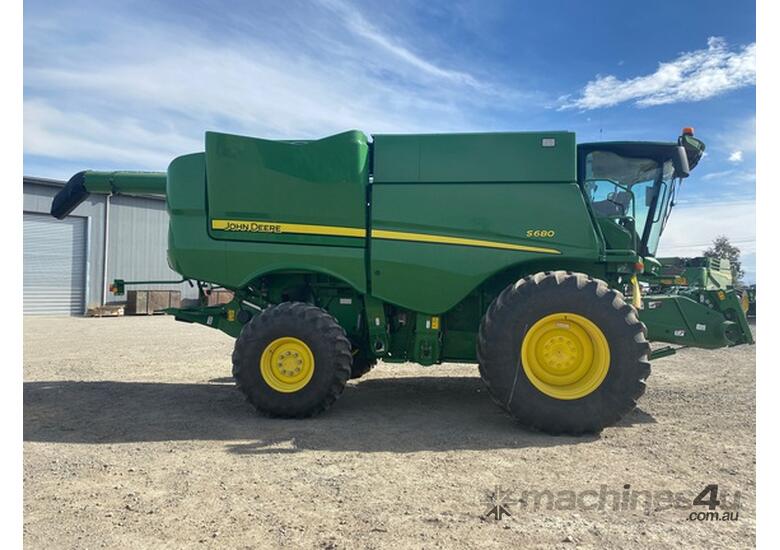 caption 2016 John Deere S680 Combines
