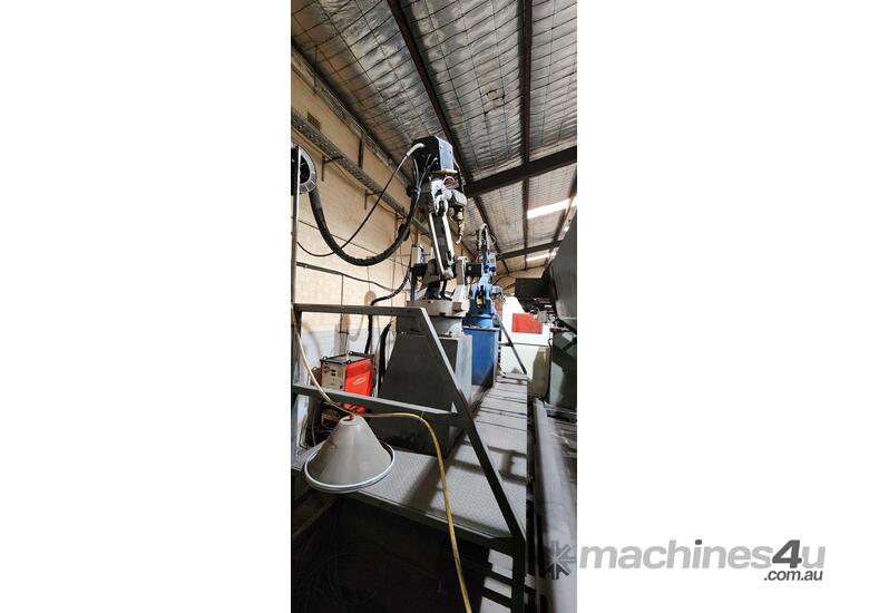 Motoman MRC Dual Robotic welding cell with 2x Fronius TPS 450