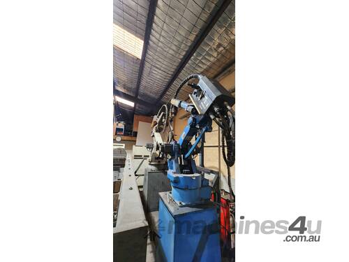 Motoman MRC Dual Robotic welding cell with 2x Fronius TPS 450