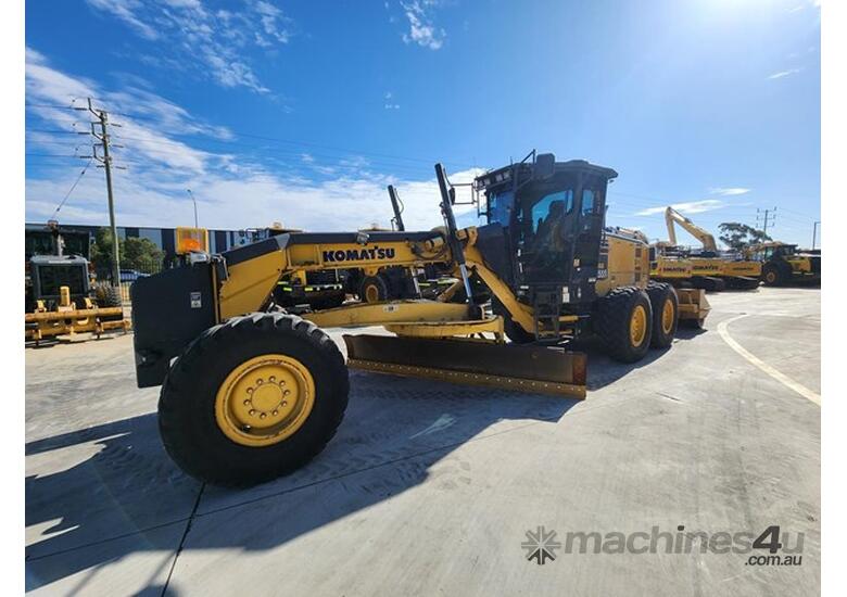 caption 2015 KOMATSU GD555_5 Grader