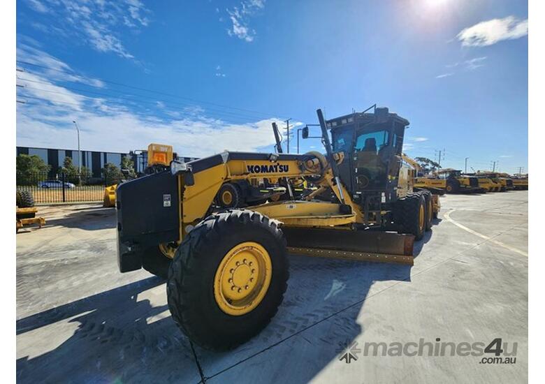 caption 2015 KOMATSU GD555_5 Grader