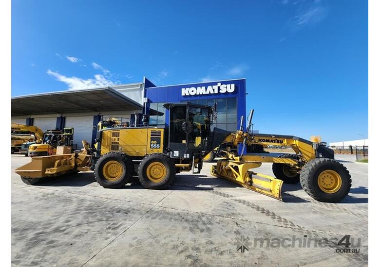 caption 2015 KOMATSU GD555_5 Grader