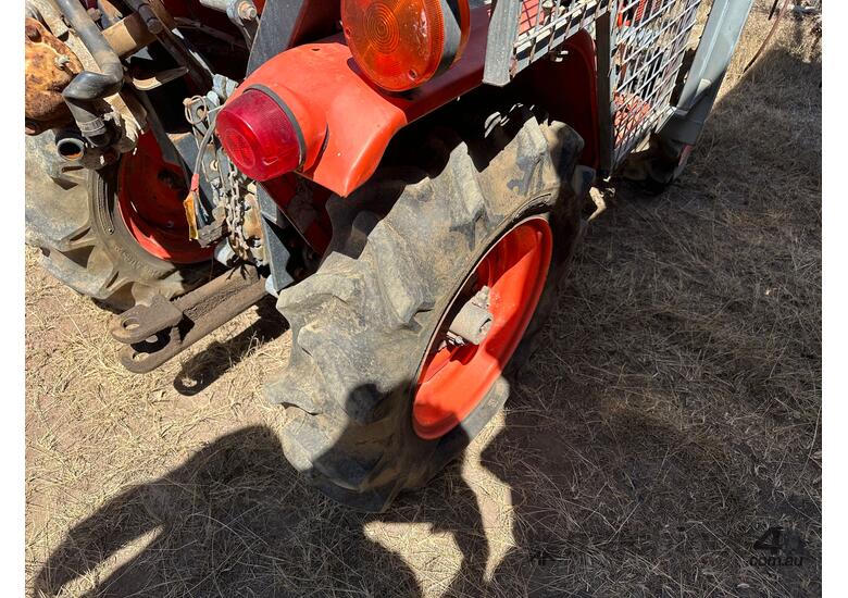 caption Kubota B6200 4WD Compact Utility Tractor, 15 HP - Reliable and Versatile!