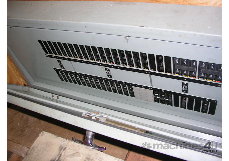 MSL 873 - LARGE LV POWER DISTRIBUTION BOARD - 50% DISCOUNTED PRICE
