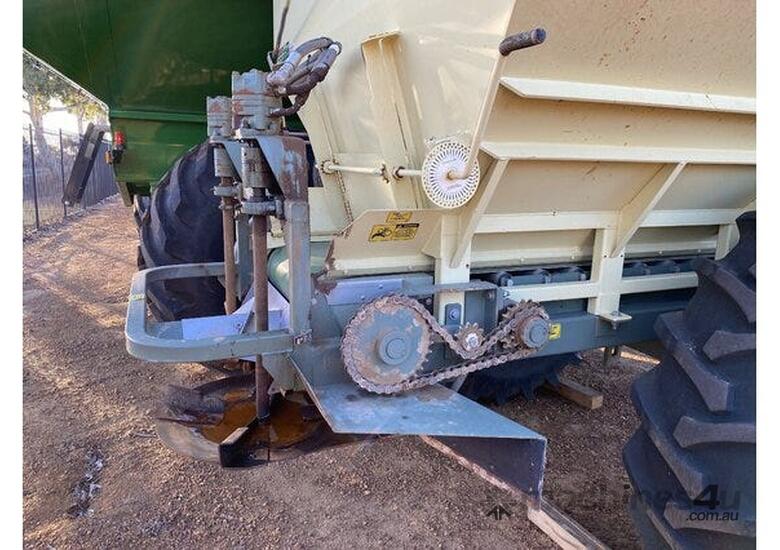 caption Used 2018 Marshall 912T Multispreader