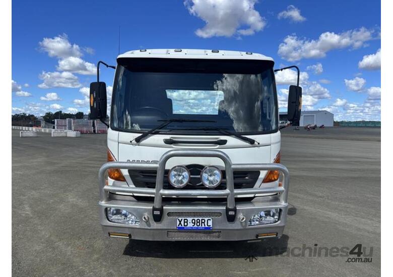 caption 2006 HINO FD TRUCK