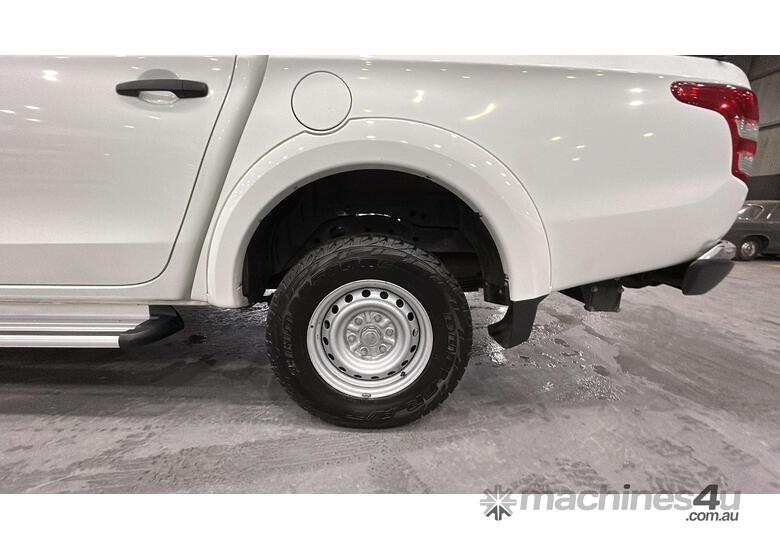 caption 2017 Mitsubishi Triton GLX (4x4) Dual Cab Ute (MY17) (Ex-Lease)