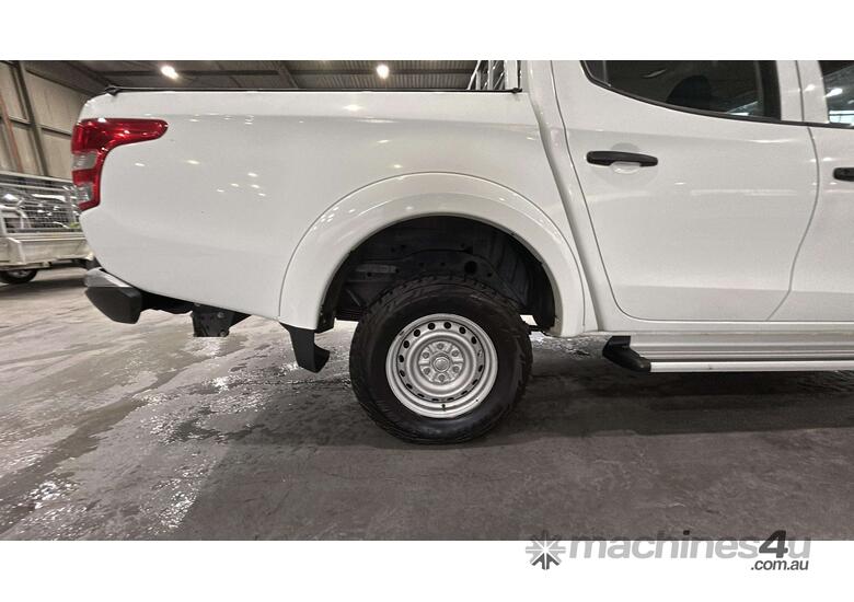caption 2017 Mitsubishi Triton GLX (4x4) Dual Cab Ute (MY17) (Ex-Lease)