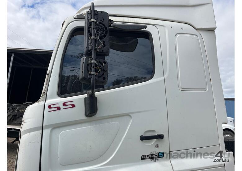 caption Hino 700 Series Prime Mover