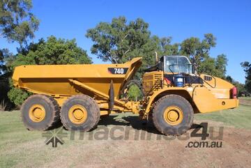 Caterpillar 2005   740