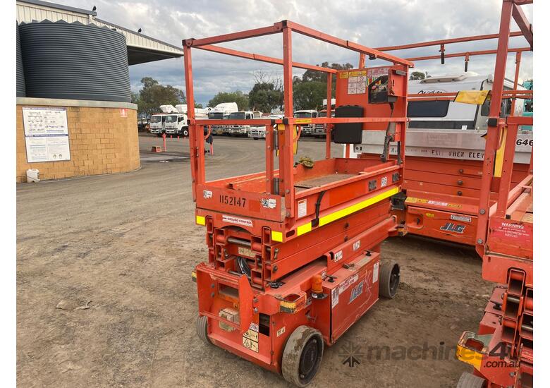 caption 2015 JLG R6 Scissor Lift (Electric)