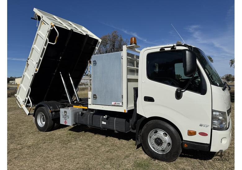 Hino 917 300 Series Single Cab 4x2 PTO Tipper Truck.  Ex Council 