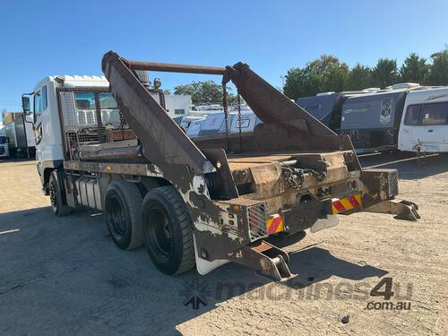 caption 2014 Mitsubishi Fuso Skip Bin Truck