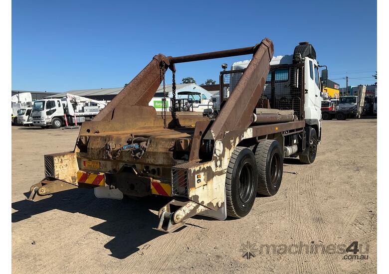 caption 2014 Mitsubishi Fuso Skip Bin Truck