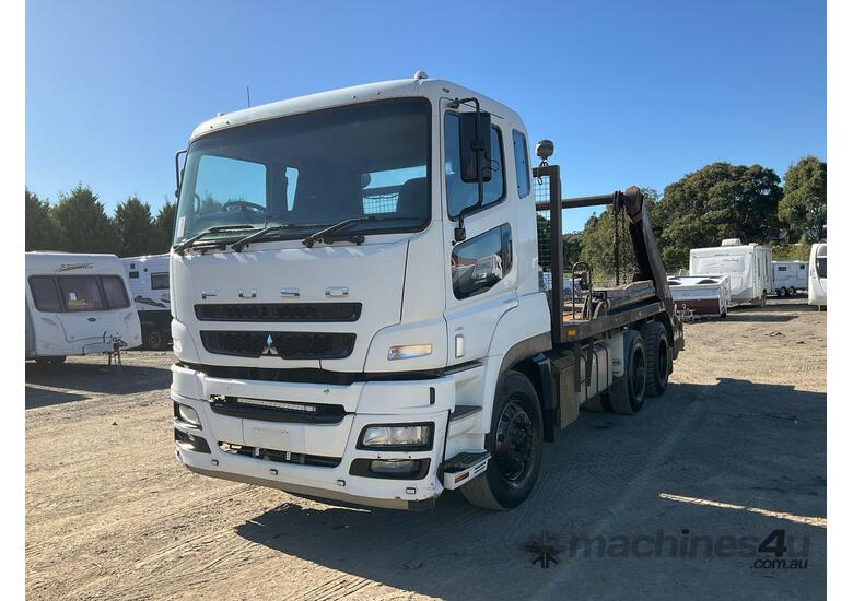 caption 2014 Mitsubishi Fuso Skip Bin Truck