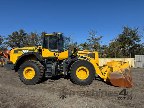 Komatsu WA380-8 Loader/Tool Carrier Loader